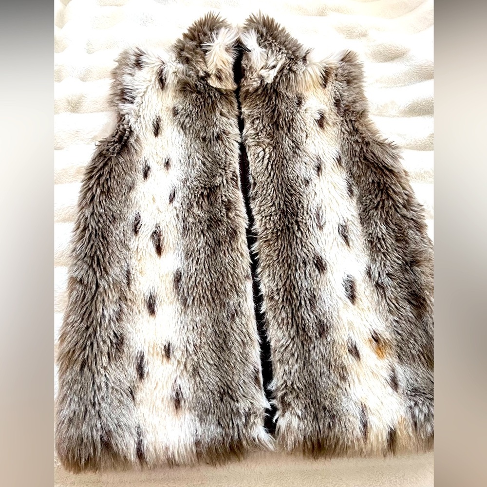 Oversize faux fur vest